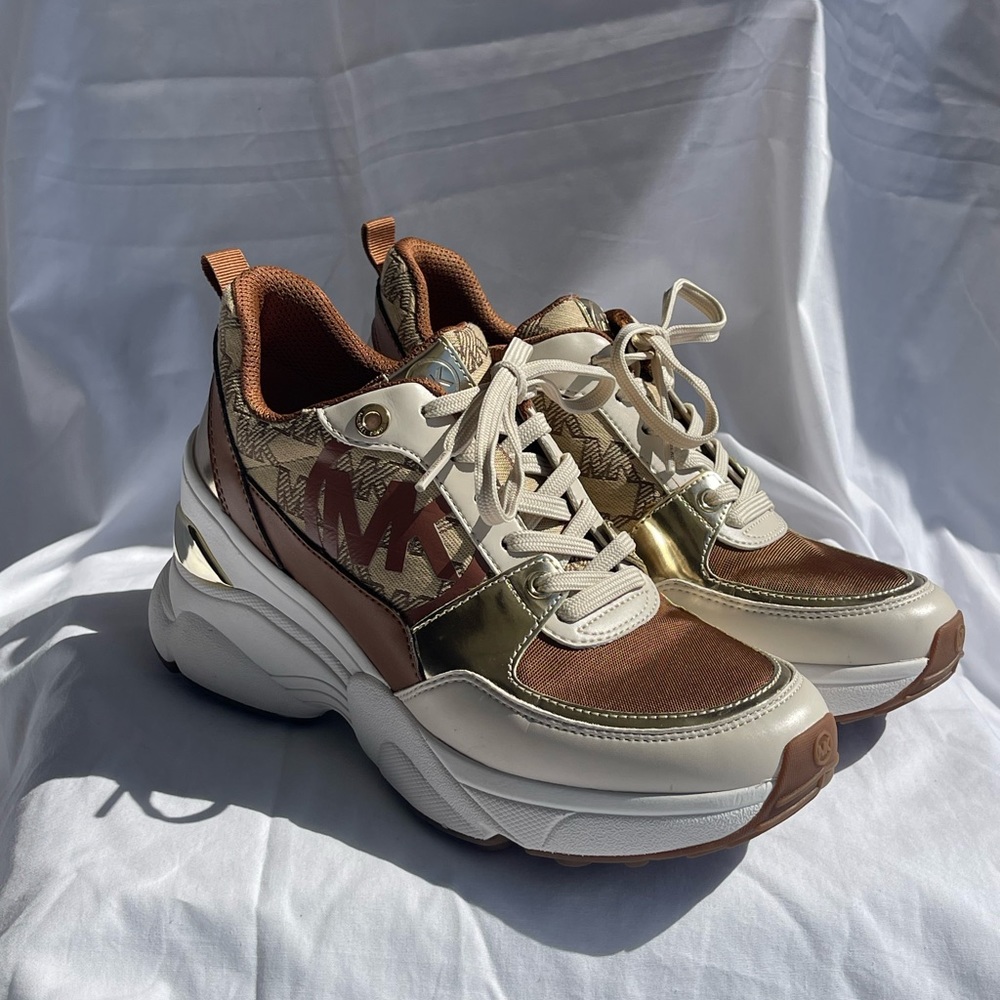 Micheal Kor women’s trainer.